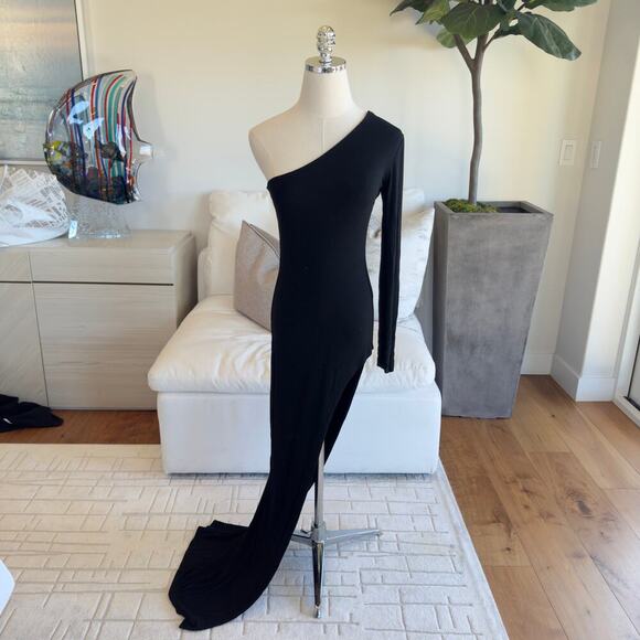 AQ/AQ Dresses & Skirts - AQ/AQ Bodycon Off the Shoulder Black Midi Dress Size 0 / XS